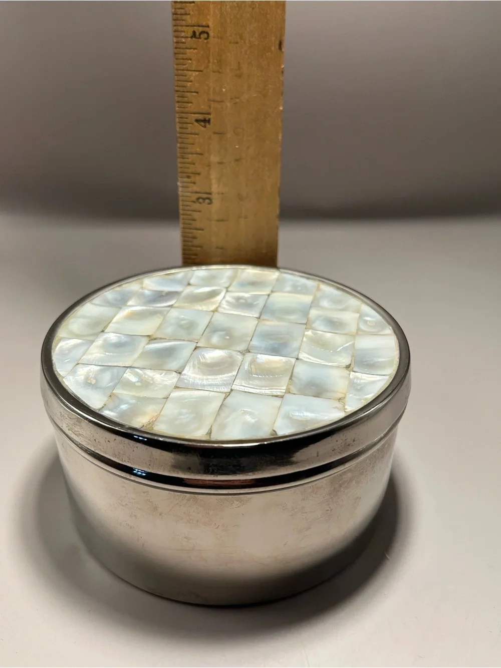 Round Mother-of-Pearl Inlay Trinket Box